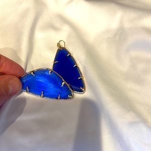 Beautiful blue iridescent Kendra Scott earrings!
